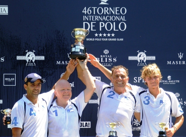 Foto vencedores categoría bronce bajo - FCT Sotovila: Mario Gómez, Roger Carlsson, Carlos Piñal y Aristide Faggionato